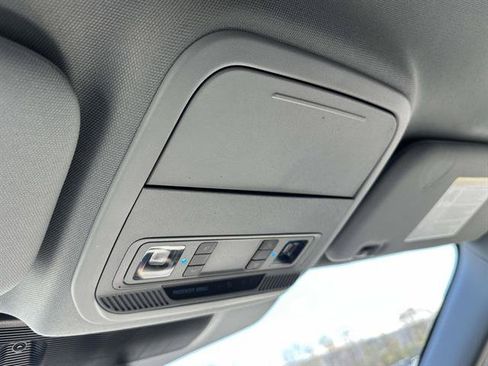 Used 2023 Ford Explorer XLT AWD/4WD image 40