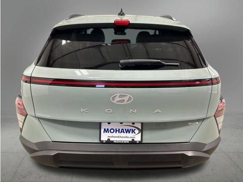Used 2024 Hyundai Kona SEL AWD/4WD image 4