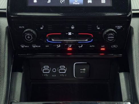 Used 2023 Jeep Grand Cherokee Laredo w/ Luxury Tech Group I AWD/4WD image 30