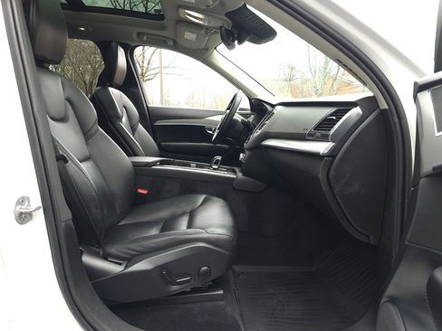 Used 2024 Volvo XC90 B5 Core w/ Climate Package image 27