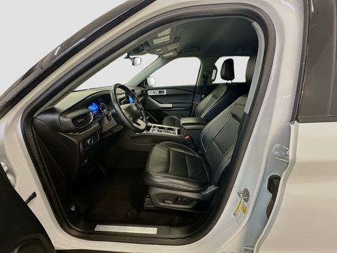 Used 2023 Ford Explorer Limited image 13