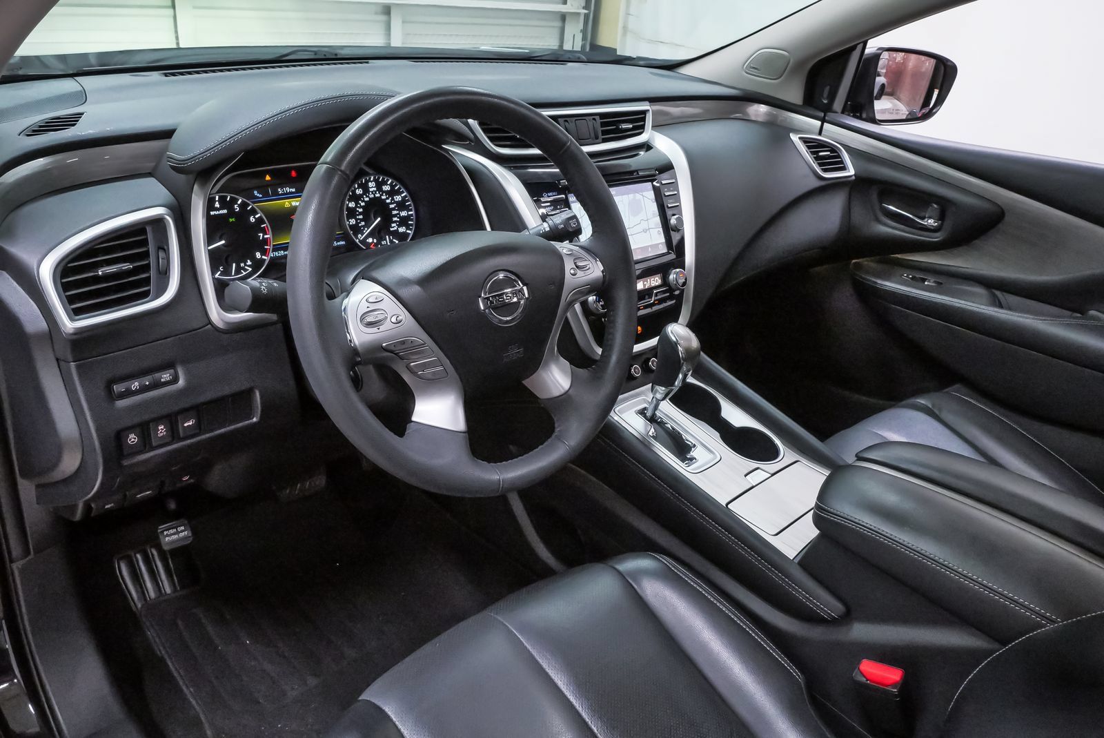 Used 2017 Nissan Murano Platinum w/ Platinum Technology Package FWD image 2