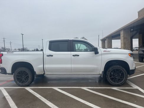 Used 2024 Chevrolet Silverado 1500 LT Trail Boss w/ Convenience Package II image 4