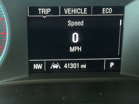 Used 2023 Chevrolet Traverse LT FWD image 31