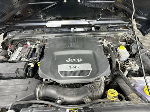 Used 2018 Jeep Wrangler Sport w/ Connectivity Group AWD/4WD image 25