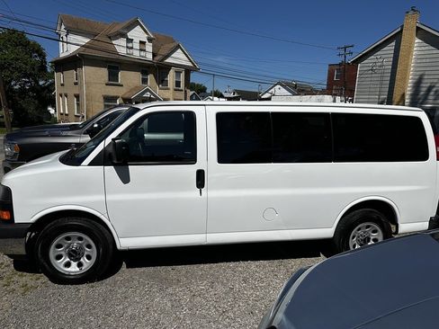 Used 2014 GMC Savana 1500 LT w/ LT Preferred Equipment Group RWD image 2