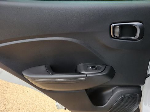 Certified 2024 Hyundai Venue Limited FWD image 10