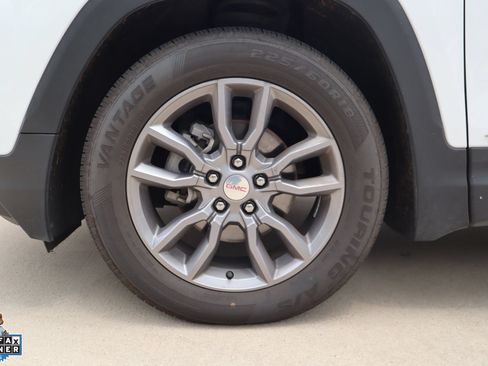 Used 2024 GMC Terrain SLT FWD image 10