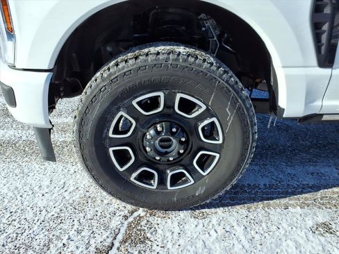Used 2025 Ford F350 Platinum image 9