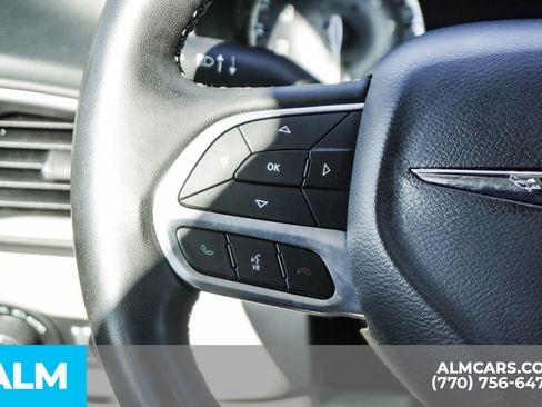 Used 2023 Chrysler Pacifica Touring-L image 30