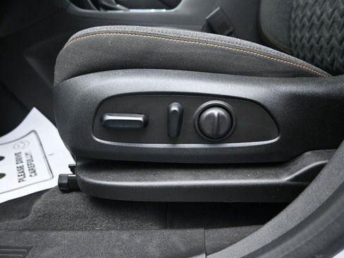 Used 2023 Chevrolet Equinox LT image 18