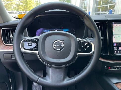 Used 2023 Volvo XC60 B5 Plus AWD/4WD image 15
