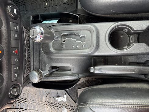 Used 2016 Jeep Wrangler Unlimited Rubicon AWD/4WD image 15