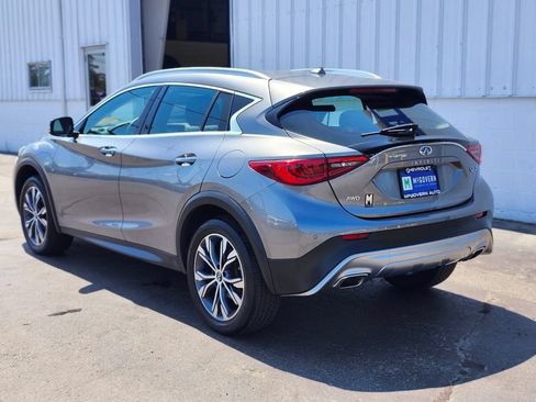Used 2018 INFINITI QX30 Premium w/ Navigation Package AWD/4WD image 3