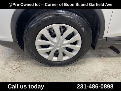 Used 2018 Nissan Rogue S AWD/4WD image 5
