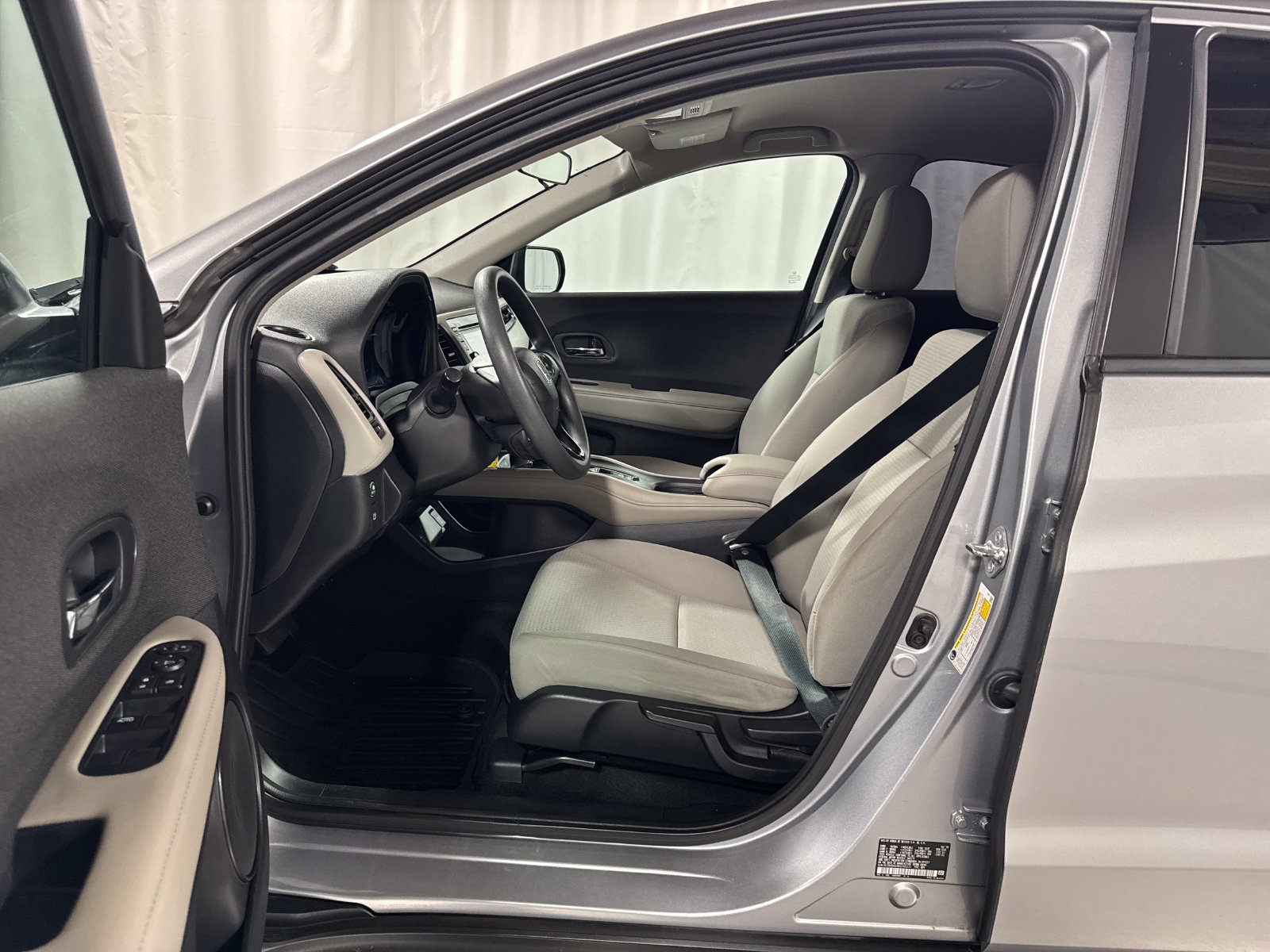 Certified 2019 Honda HR-V LX image 3