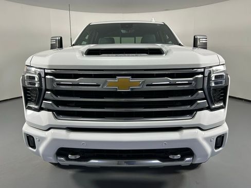 Used 2024 Chevrolet Silverado 3500 High Country w/ Technology Package AWD/4WD image 2