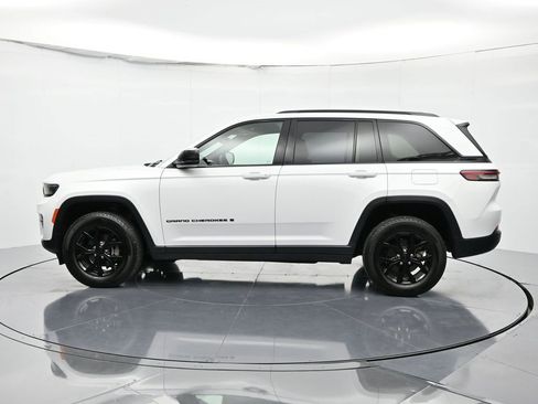 Certified 2024 Jeep Grand Cherokee Altitude image 8