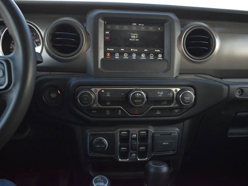 Used 2023 Jeep Gladiator Sport image 24