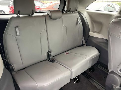 Used 2021 Toyota Sienna XLE AWD/4WD image 24