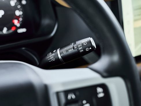 Used 2023 Land Rover Defender 130 X-Dynamic SE image 20