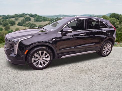 Used 2023 Cadillac XT4 Premium Luxury w/ Cold Weather Package FWD image 4