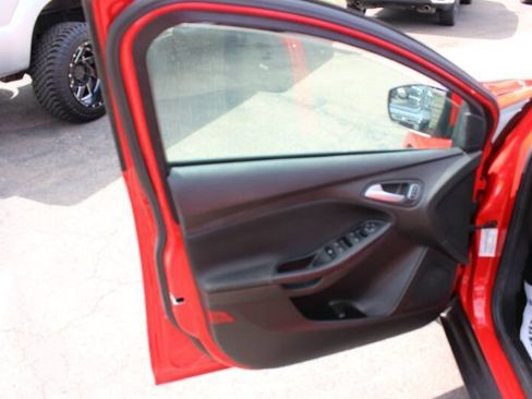 Used 2017 Ford Focus SE w/ Cold Weather Package FWD image 25