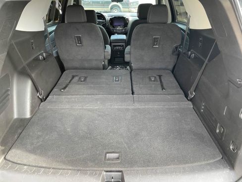 Used 2021 Chevrolet Traverse LT FWD image 24