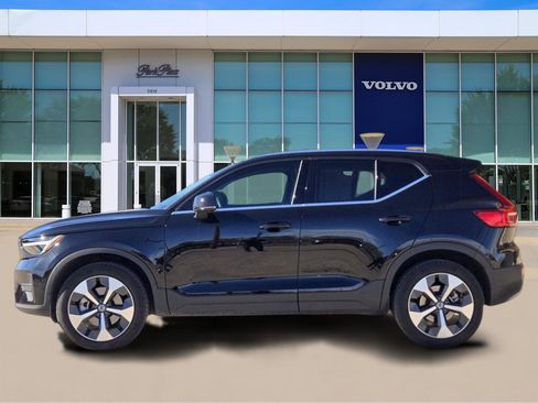 Used 2025 Volvo XC40 B5 Core w/ Protection Package Premier image 3