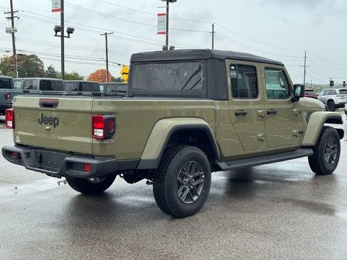 New 2025 Jeep Gladiator Sport image 3