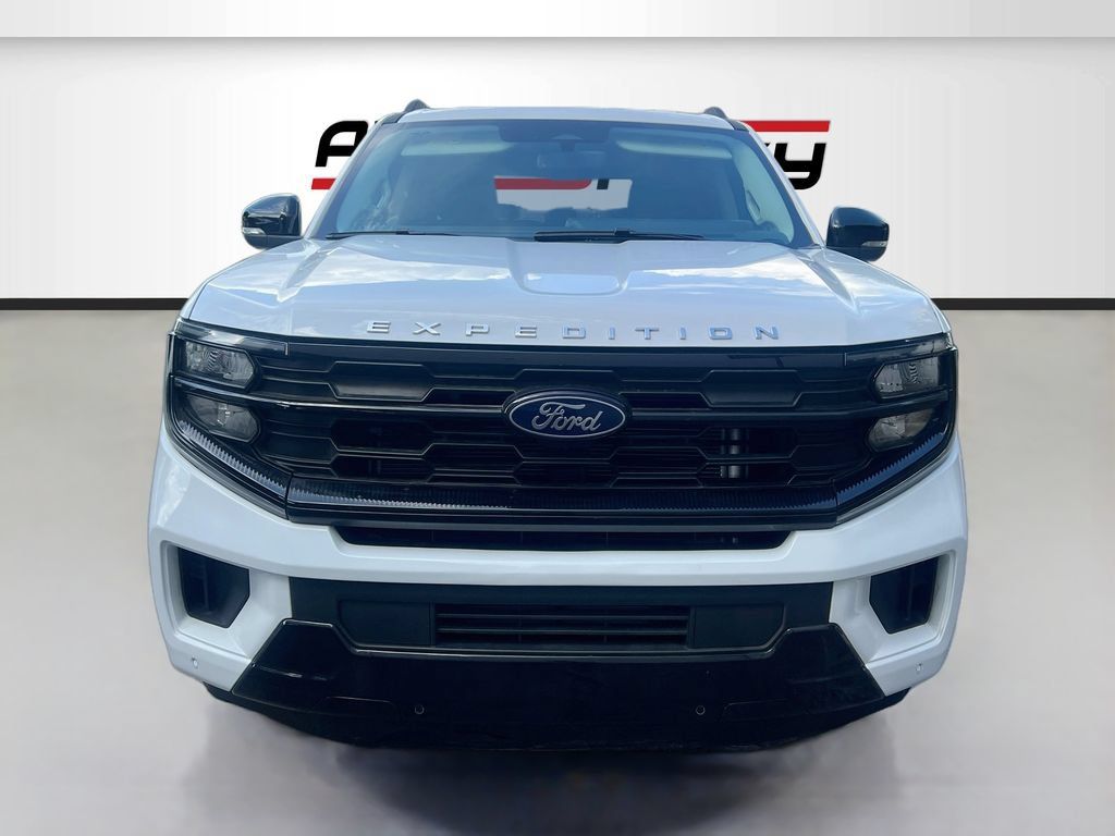 Used 2026 Ford Expedition Active RWD image 2