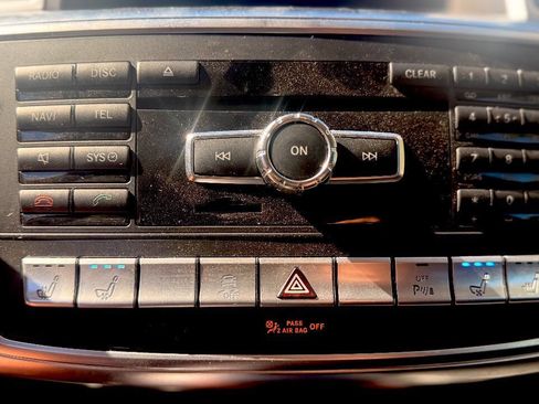 Used 2014 Mercedes-Benz GL 550 4MATIC image 36