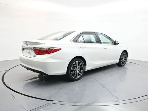 Used 2016 Toyota Camry SE image 7