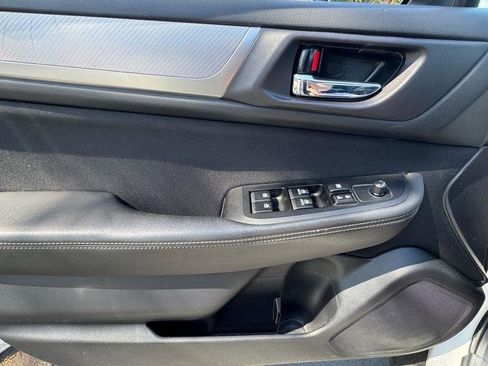 Used 2019 Subaru Outback 2.5i Premium image 18