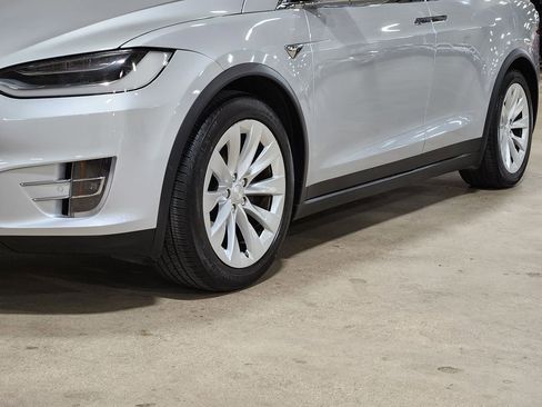 Used 2018 Tesla Model X 75D image 17