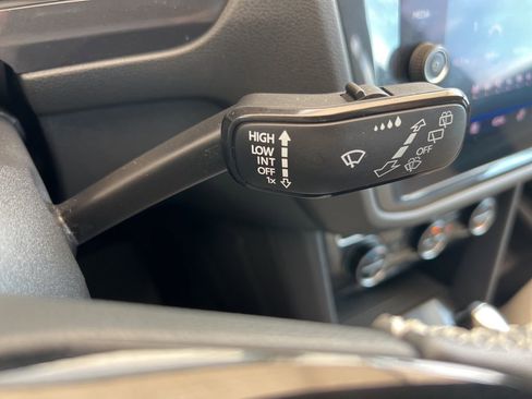 Used 2021 Volkswagen Tiguan SE w/ Panoramic Sunroof Package image 42