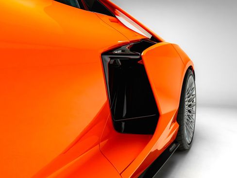 Used 2024 Lamborghini Revuelto AWD/4WD image 31