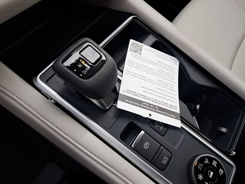 New 2025 Nissan Pathfinder SL w/ SL Premium Package image 25