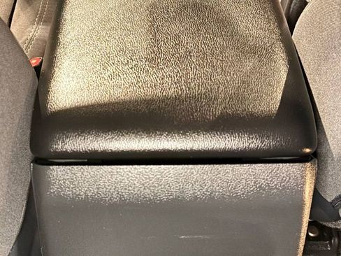 Used 2025 Nissan Frontier SV image 34