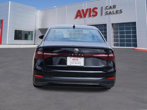 Used 2025 Volkswagen Jetta SE FWD image 5
