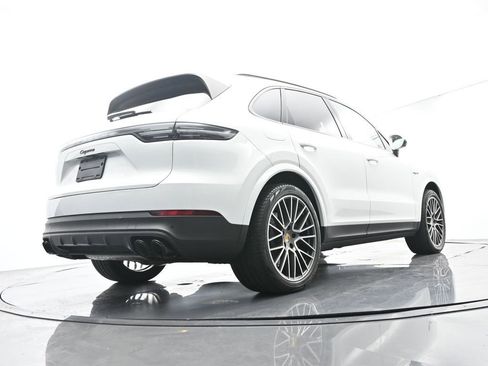 Certified 2023 Porsche Cayenne Platinum Edition AWD/4WD image 52