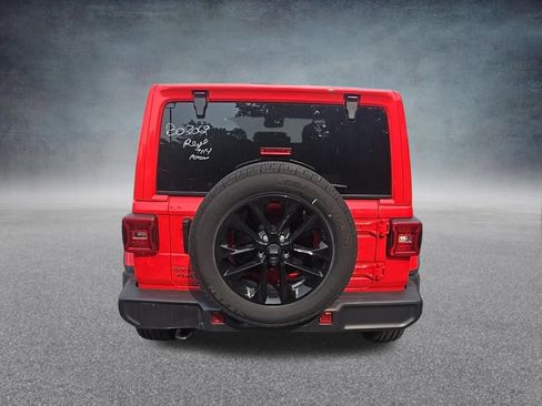 Used 2025 Jeep Wrangler Unlimited Sahara AWD/4WD image 9