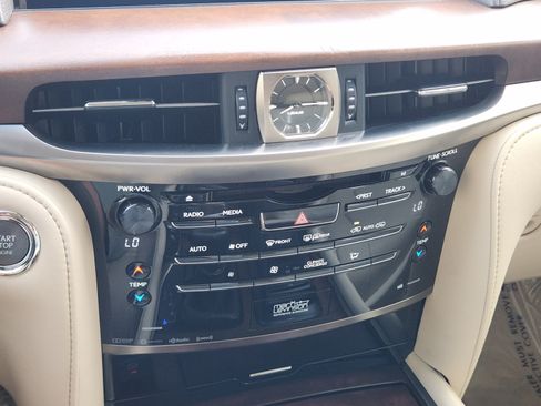 Used 2016 Lexus LX 570 4WD w/ Luxury Package image 13