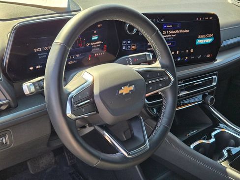 Used 2025 Chevrolet Traverse LT FWD image 19