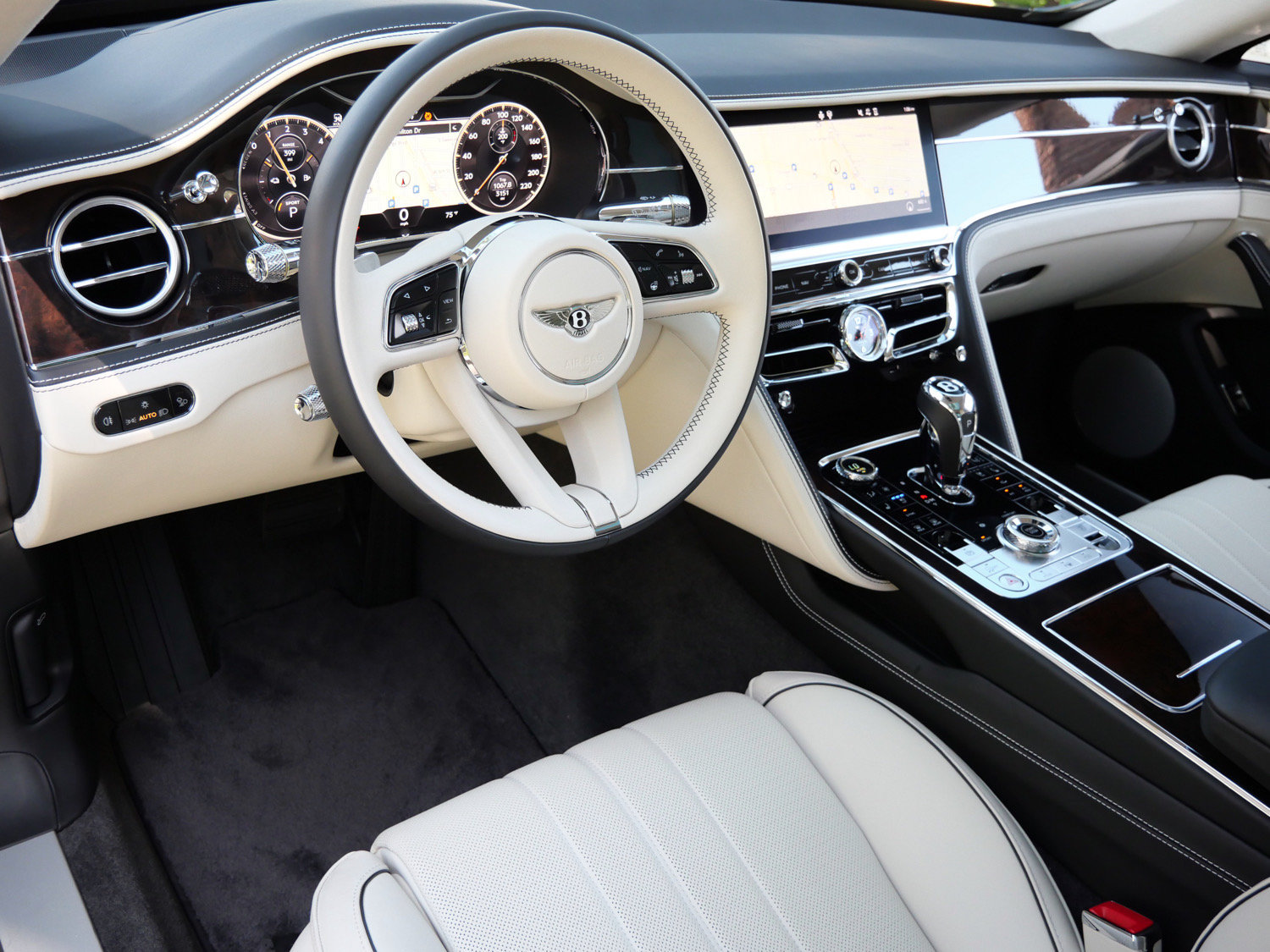 Used 2023 Bentley Flying Spur Plug-In Hybrid AWD/4WD image 14
