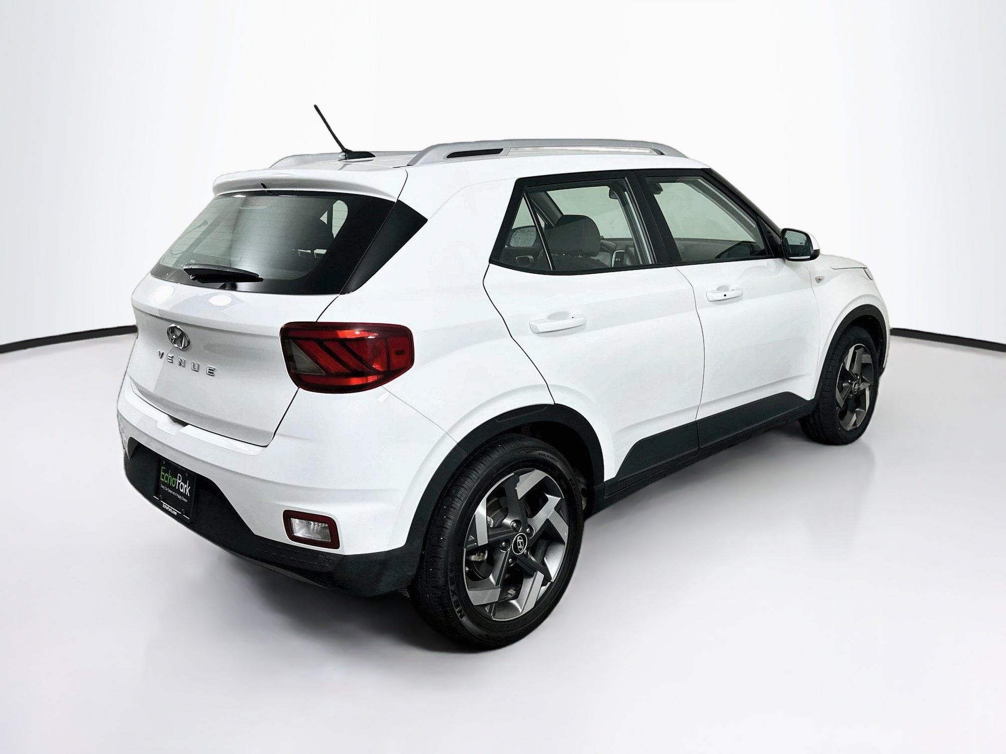 Used 2025 Hyundai Venue SEL FWD image 9