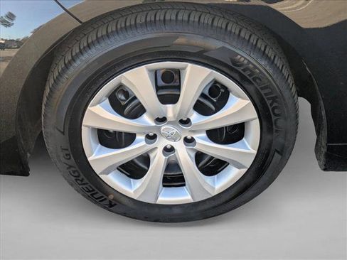 Used 2025 Toyota Corolla LE image 21