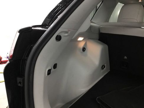 Used 2020 Jeep Cherokee Latitude Lux w/ Comfort/Convenience Group image 17