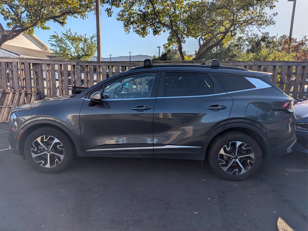 Used 2023 Kia Sportage EX w/ EX Premium Package AWD/4WD image 2