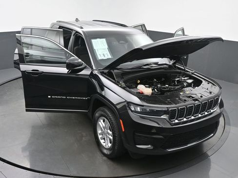 Used 2024 Jeep Grand Cherokee Laredo AWD/4WD image 62